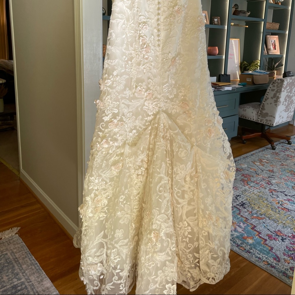 Oleg Cassini Subtle Pink 3D Flowers - Picture 6 of 10